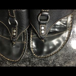 Born black leather sandals flip flops size 8
